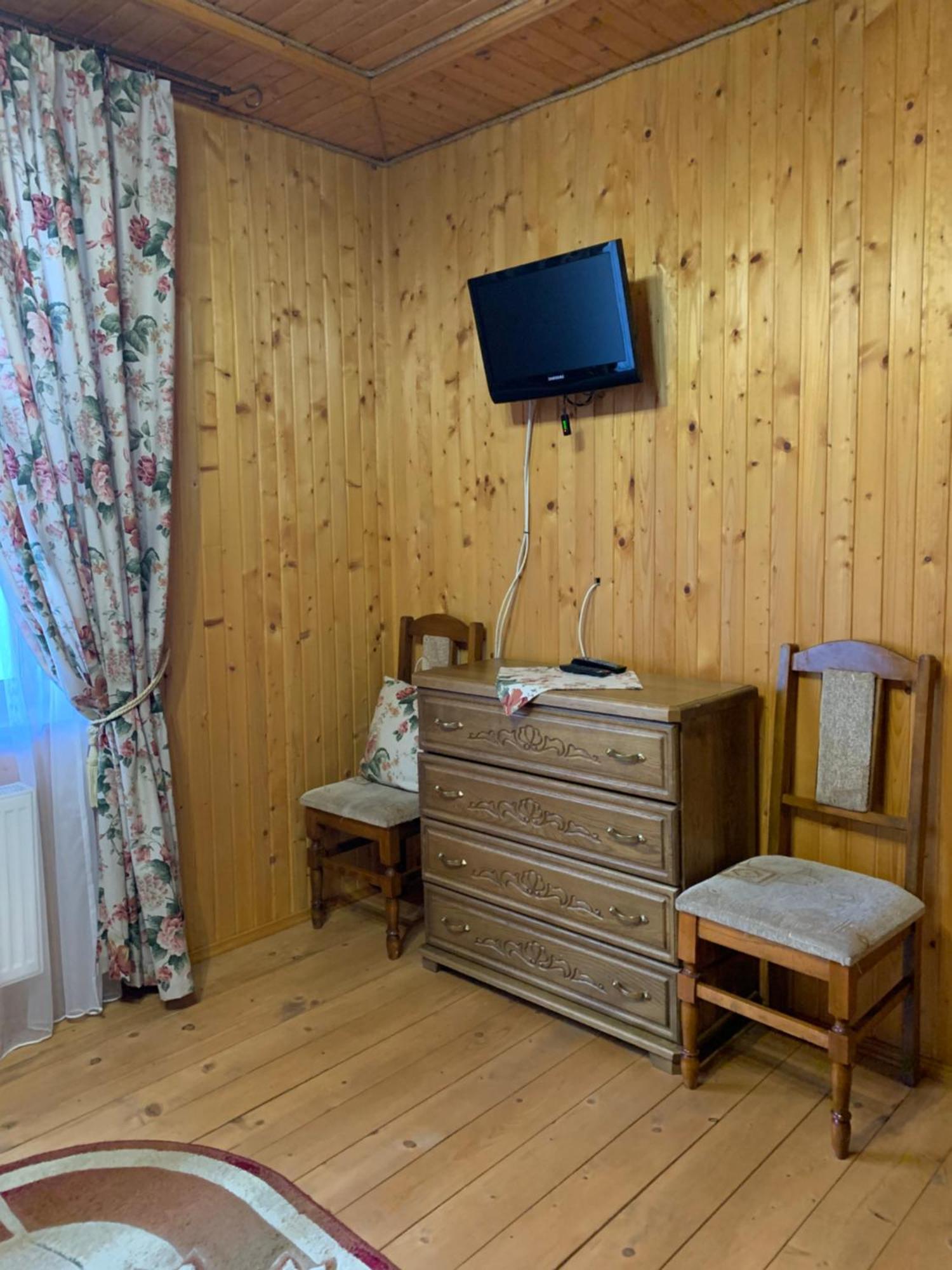 Dereviy Villa Jaremtsje Buitenkant foto