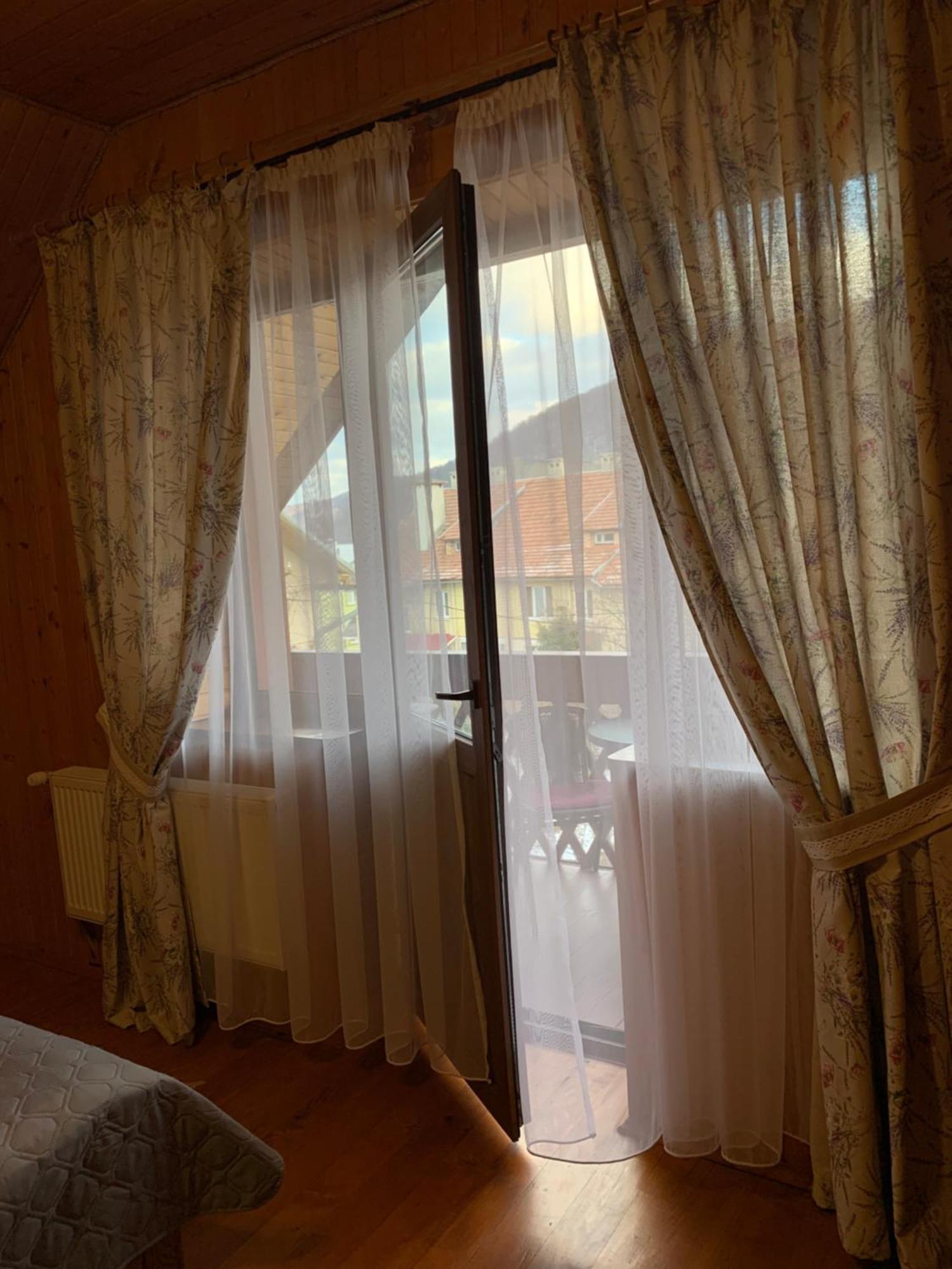 Dereviy Villa Jaremtsje Buitenkant foto
