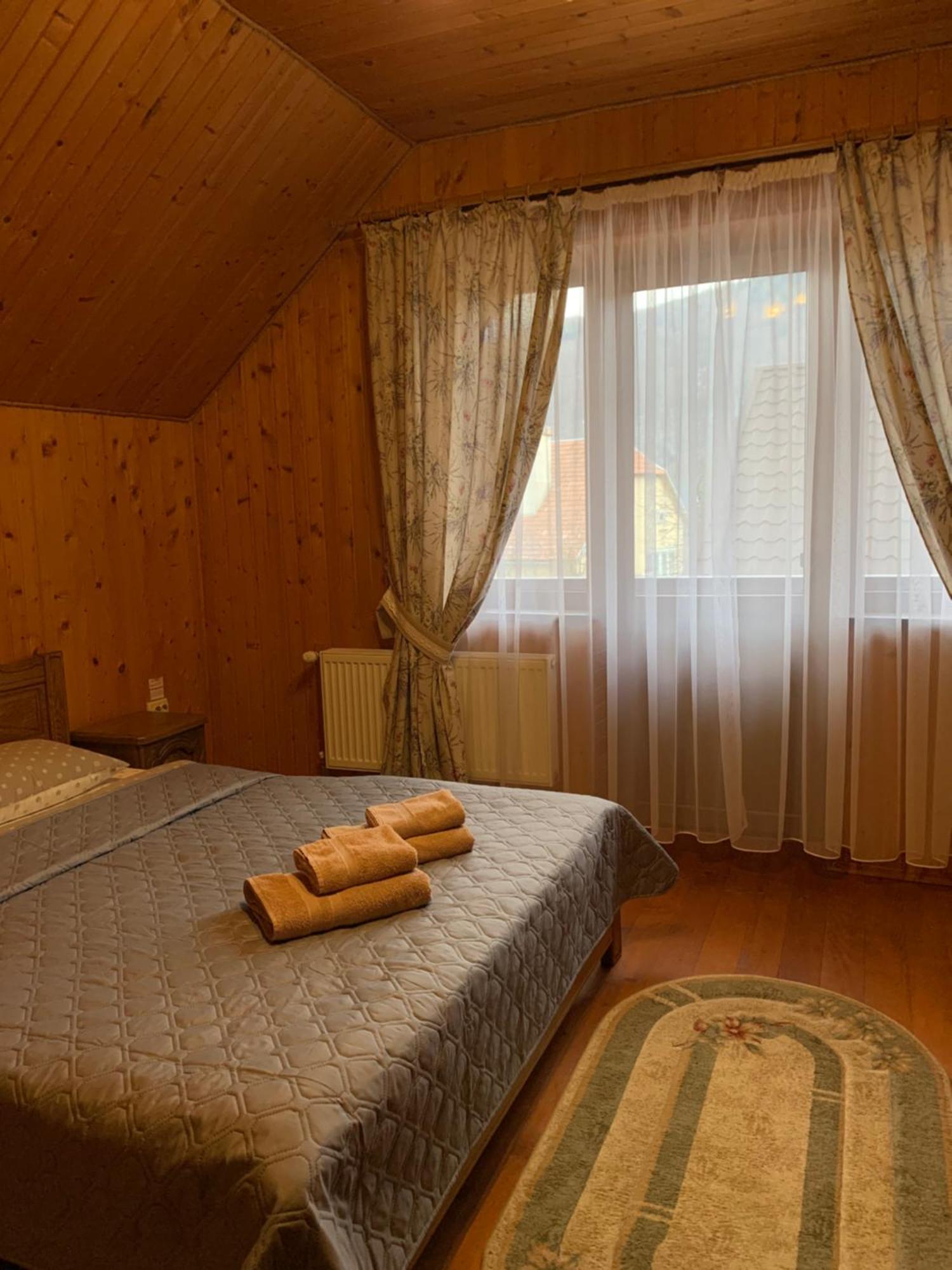 Dereviy Villa Jaremtsje Buitenkant foto