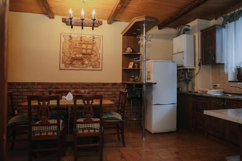 Dereviy Villa Jaremtsje Buitenkant foto