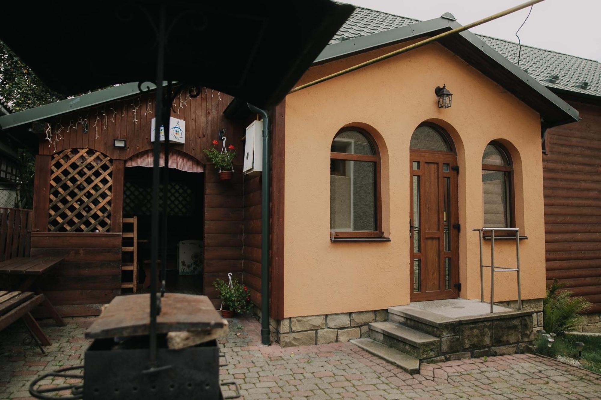 Dereviy Villa Jaremtsje Buitenkant foto