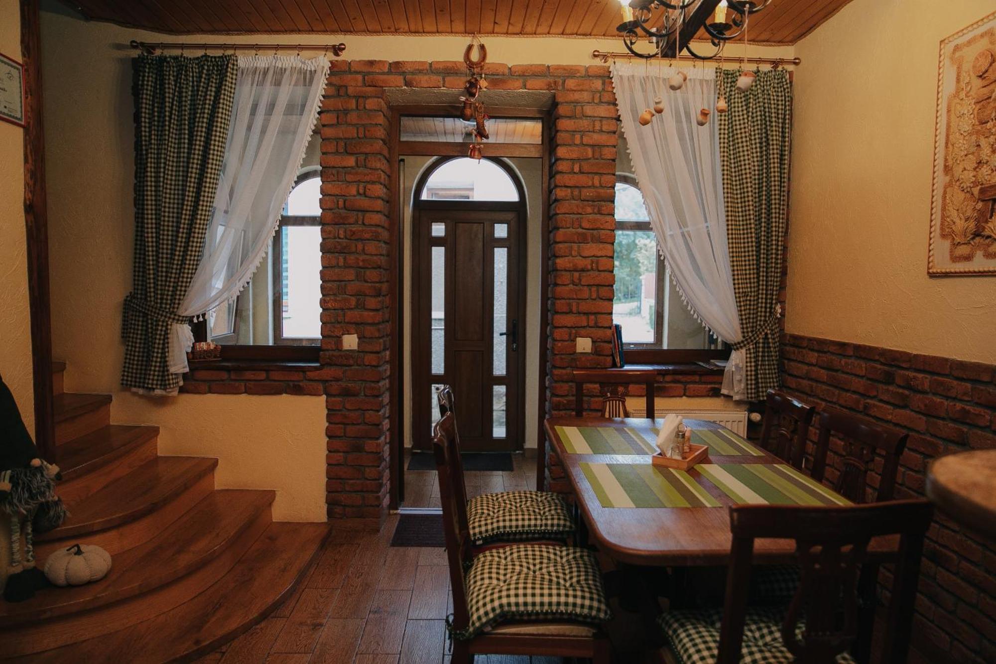 Dereviy Villa Jaremtsje Buitenkant foto