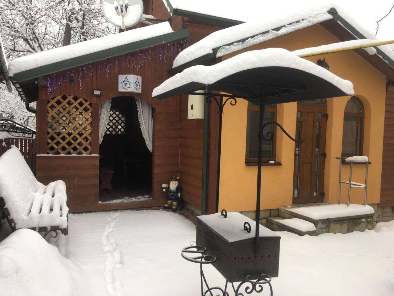 Dereviy Villa Jaremtsje Buitenkant foto